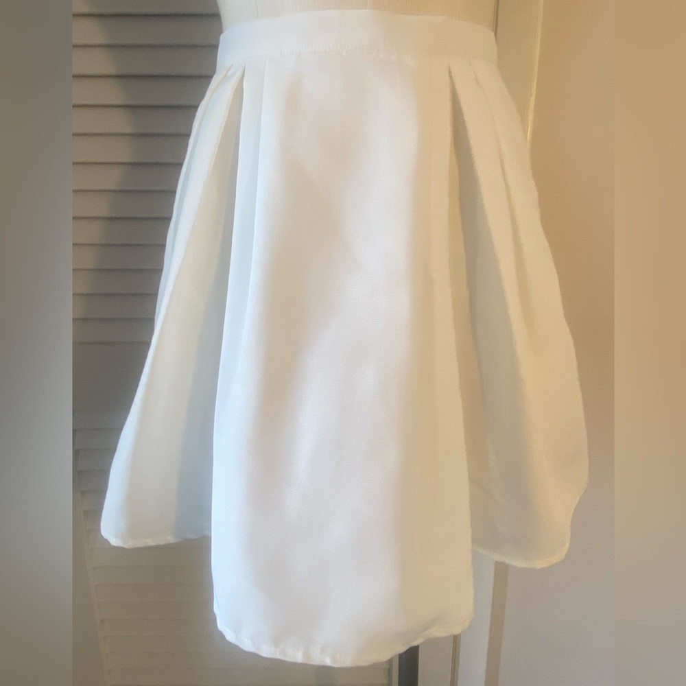 White “Teeze Me” Skater Skirt- Size 3/4